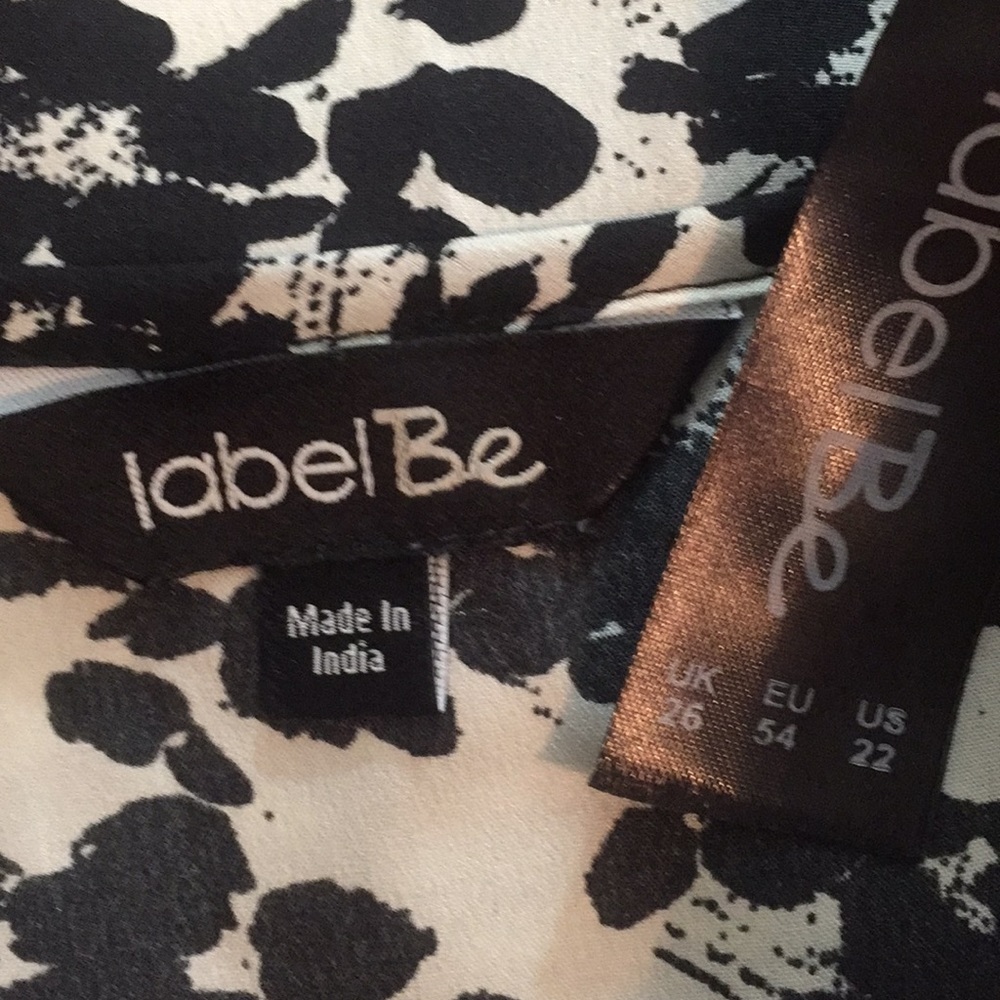 Label Be size 22 black & white sleeveless blouse - Picture 8 of 8